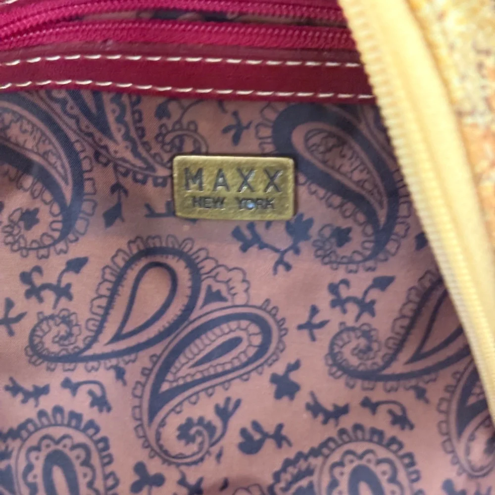 *Maxx New York VINTAGE Tapestry hobo